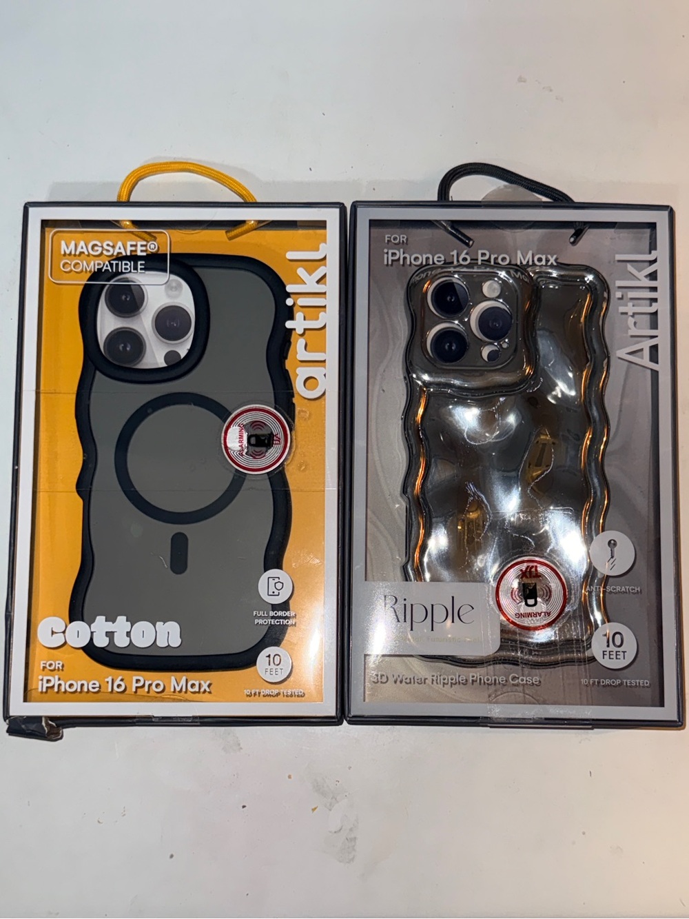 NWT artikl Two iPhone 16 Pro Max Cases-Cotton & Ripple - Black & Silver